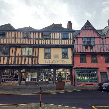 Central Gloucester Self-Catering Flat - A Hidden Gem Exterior photo