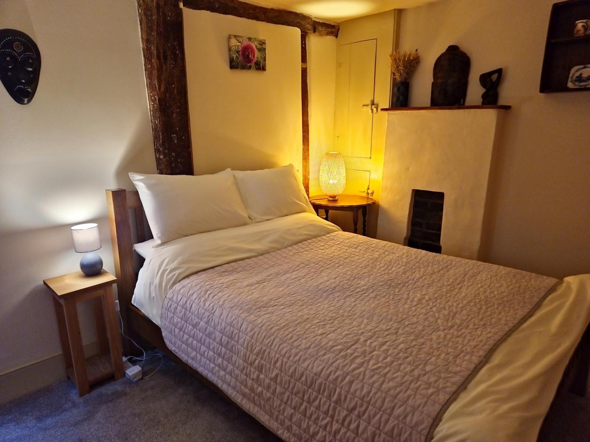 Central Gloucester Self-Catering Flat - A Hidden Gem Exterior photo