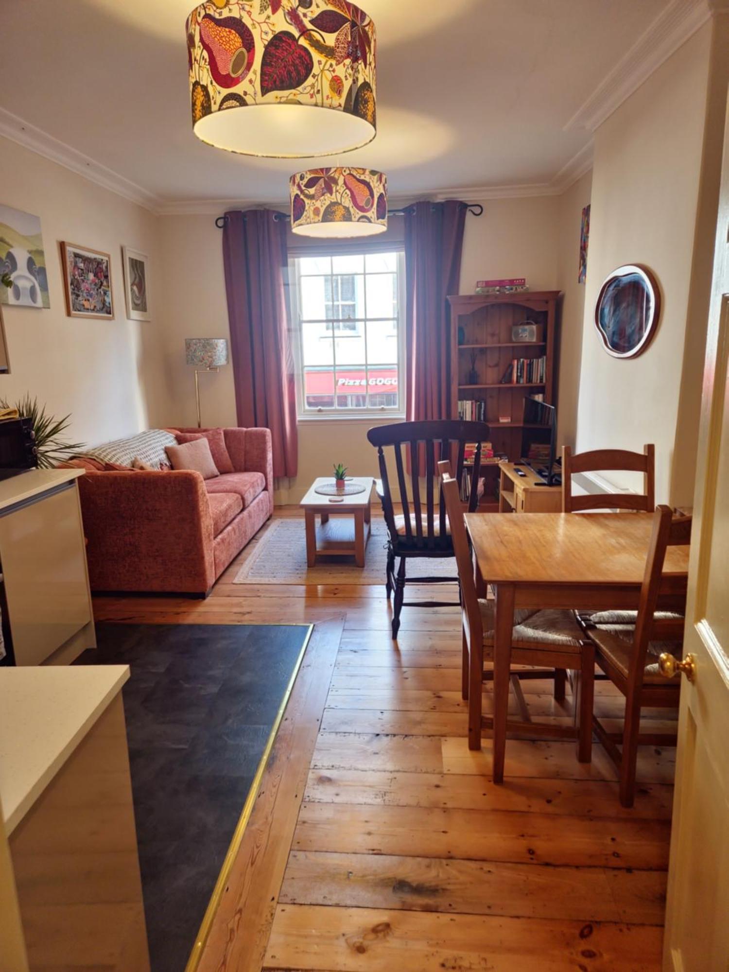 Central Gloucester Self-Catering Flat - A Hidden Gem Exterior photo