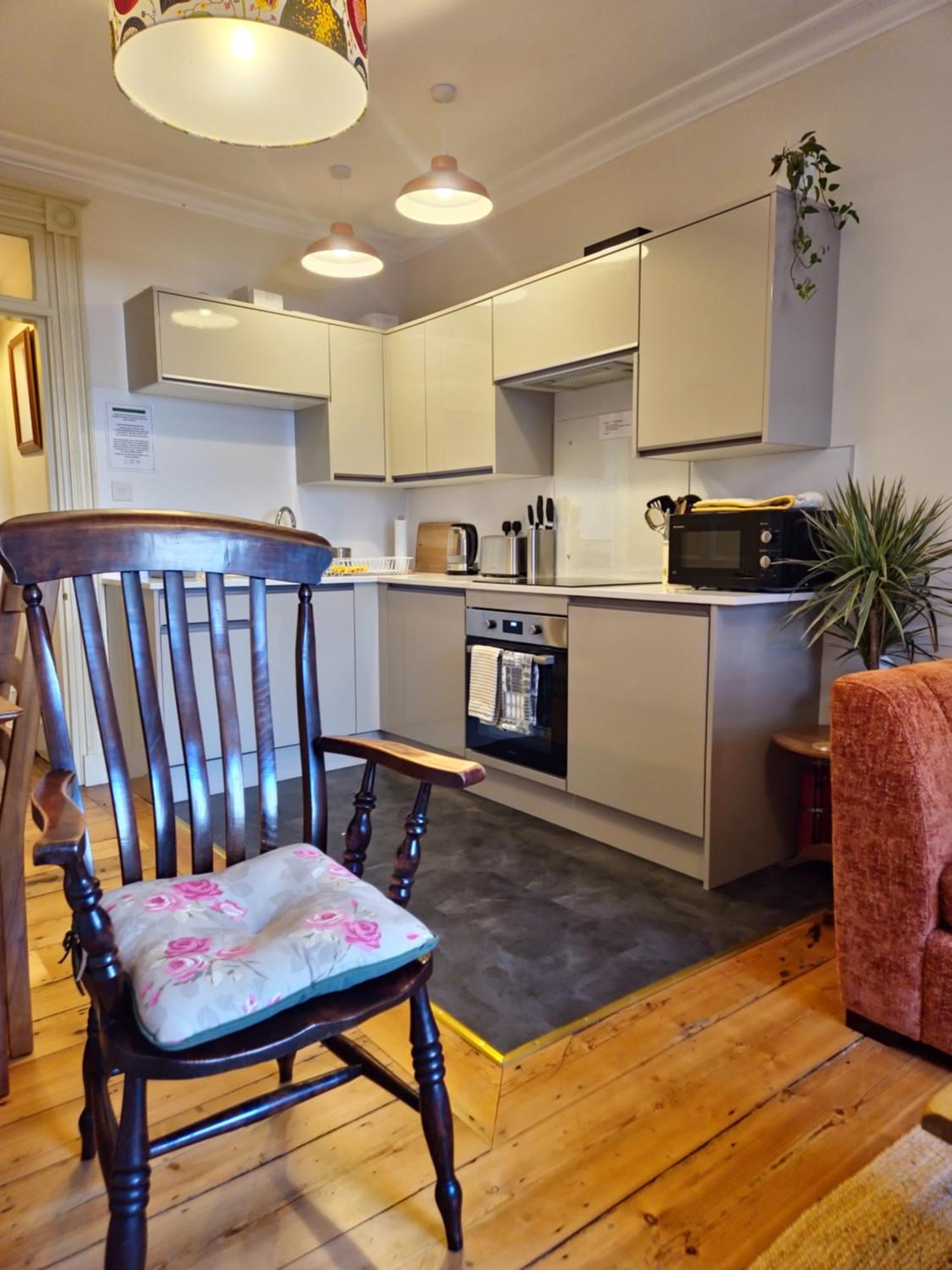 Central Gloucester Self-Catering Flat - A Hidden Gem Exterior photo