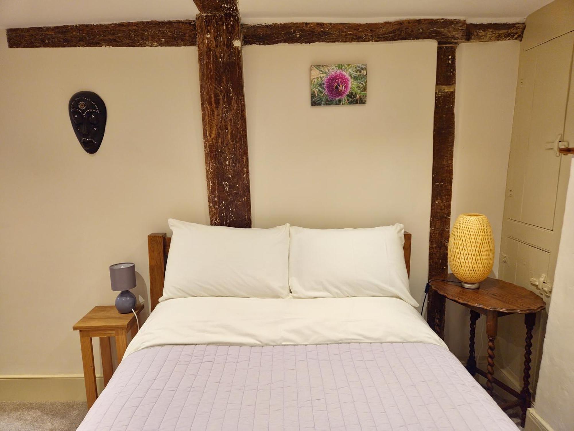 Central Gloucester Self-Catering Flat - A Hidden Gem Exterior photo